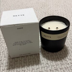 Nette Queen candle